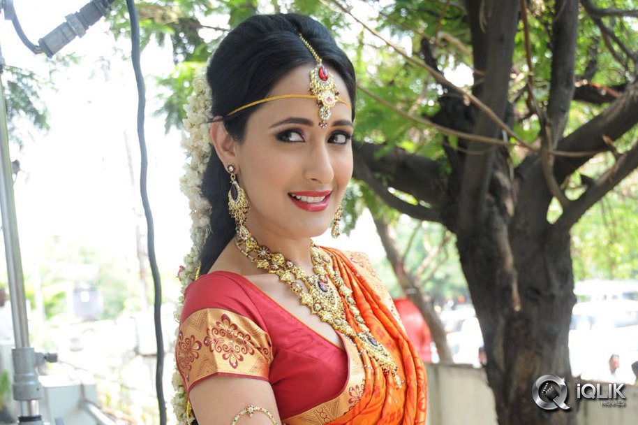 Pragya-Jaiswal-at-Mirchi-Lanti-Kurradu-Press-Meet